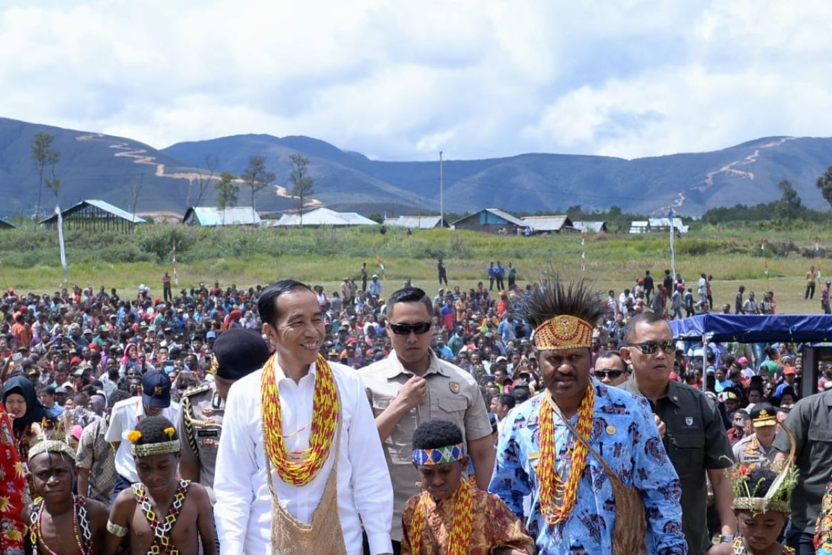 Masyarakat Arfak sambut kedatangan Presiden Jokowi