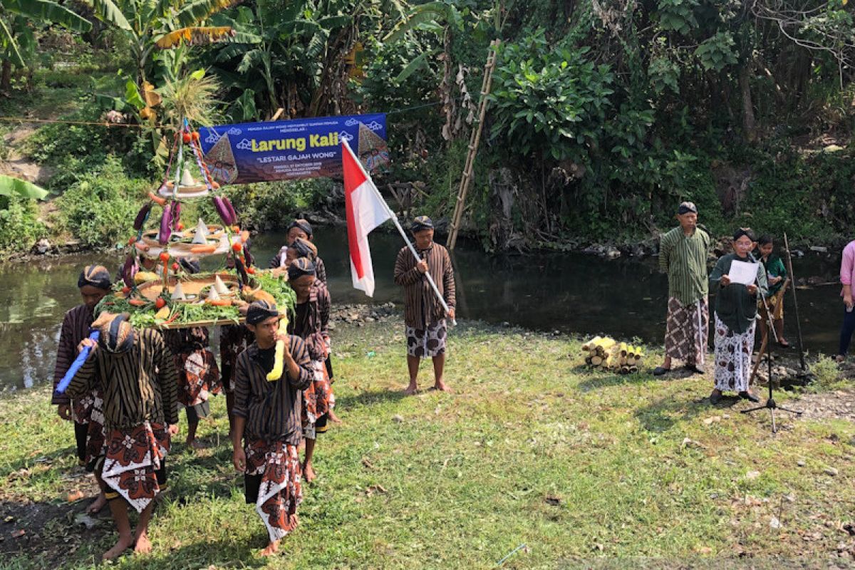 Pemuda Balirejo Yogyakarta gelar Larung Kali sambut Sumpah Pemuda