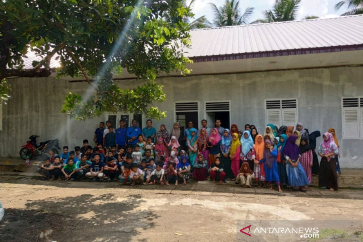 Rayakan Hari Listrik Nasional, PLN Padangsidimpuan santuni panti asuhan