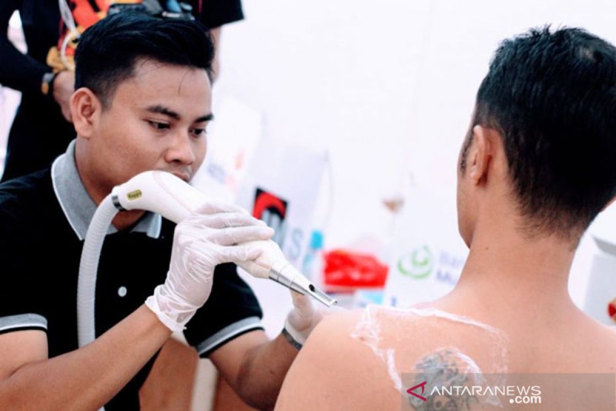 Dua ribu warga Lombok daftar hapus tato massal
