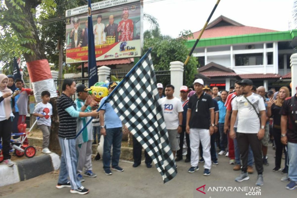 Ratusan pegawai Kemenkumham Sulawesi Tenggara jalan sehat HDKD