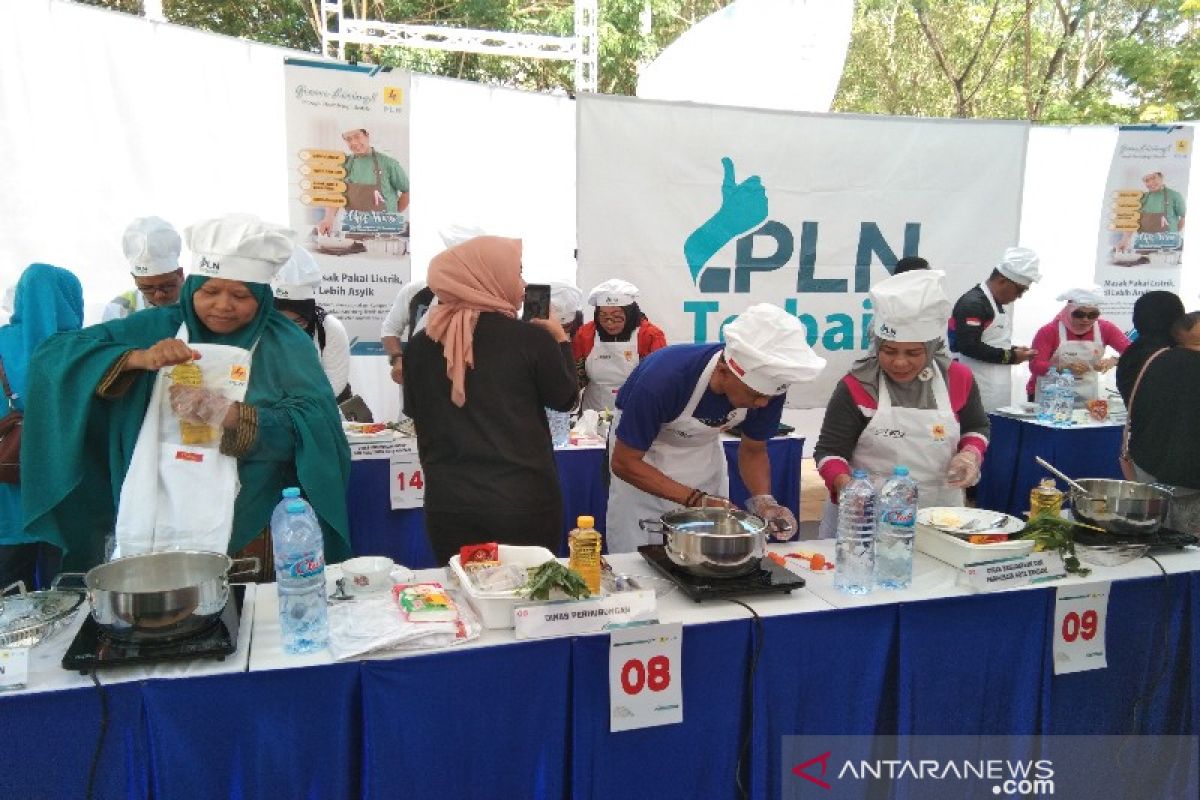 PLN Kendari kenalkan manfaat kompor induksi melalui lomba masak