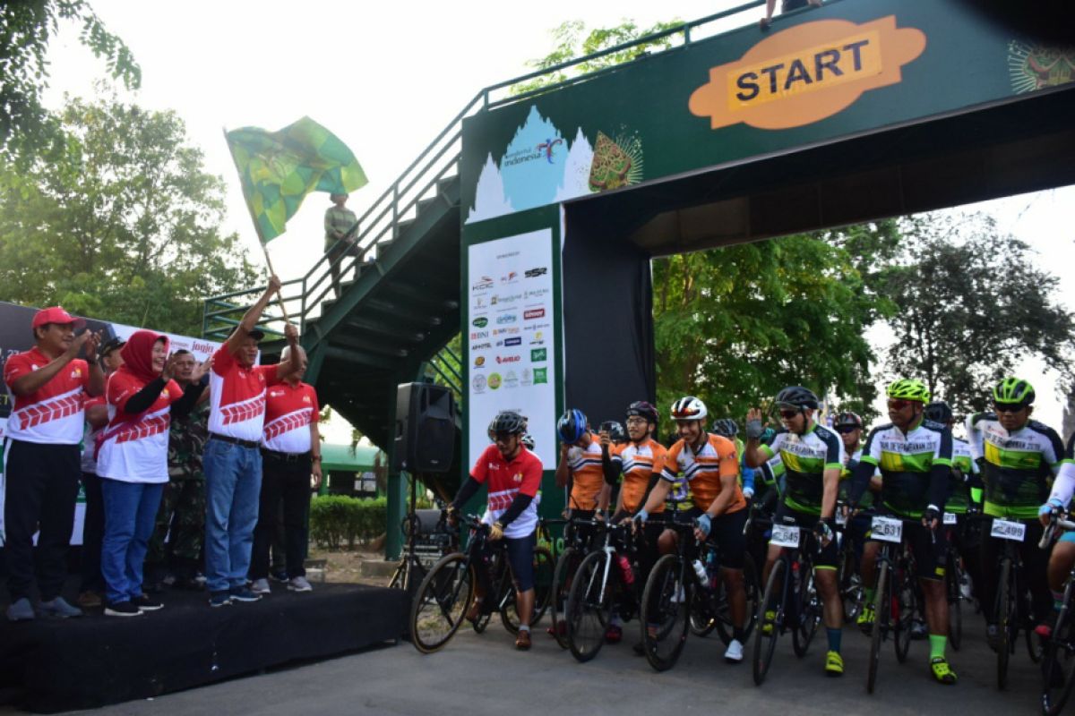 Ratusan pesepeda mengikuti "Tour de Prambanan 2019"