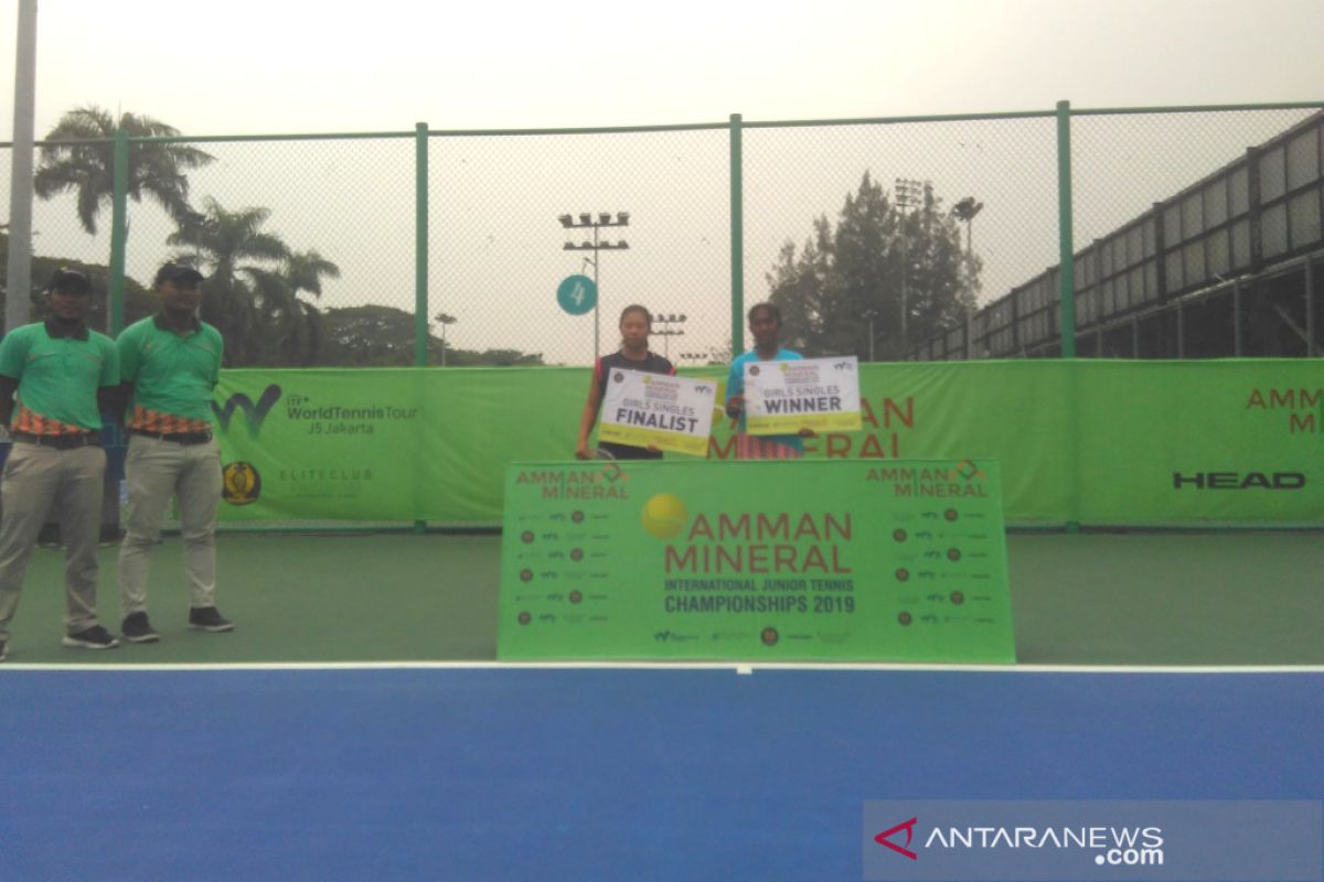 Putri-putra Indonesia juara di kategori tunggal Amman International