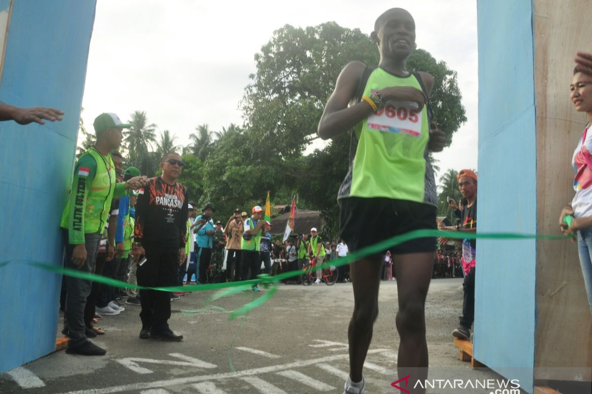 Pelari Kenya juarai lomba marathon Equator 10K Parigi Moutong