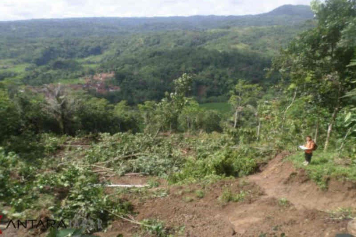 15 kecamatan di Kuningan masih rawan longsor dan banjir bandang
