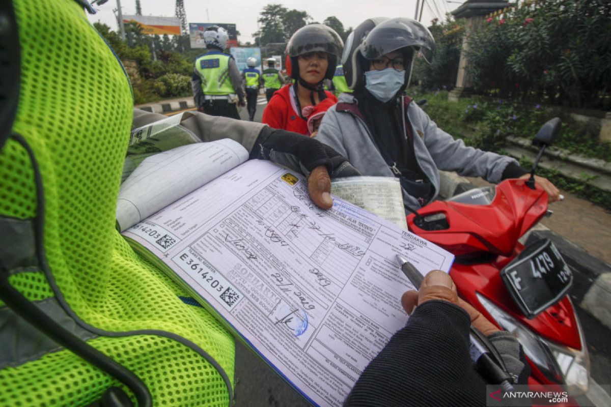 Polresta Padang keluarkan ribuan berkas tilang saat periode PSBB