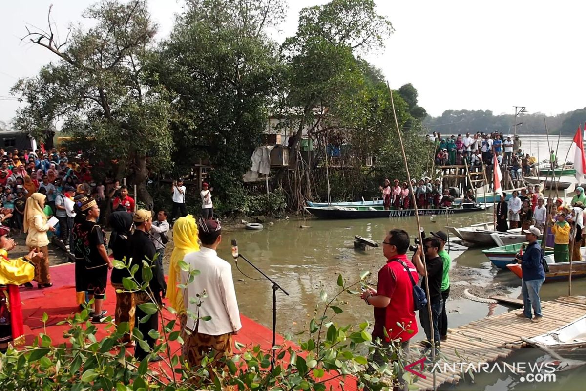 Masyarakat pesisir Surabaya peringati Sumpah Pemuda (Video)