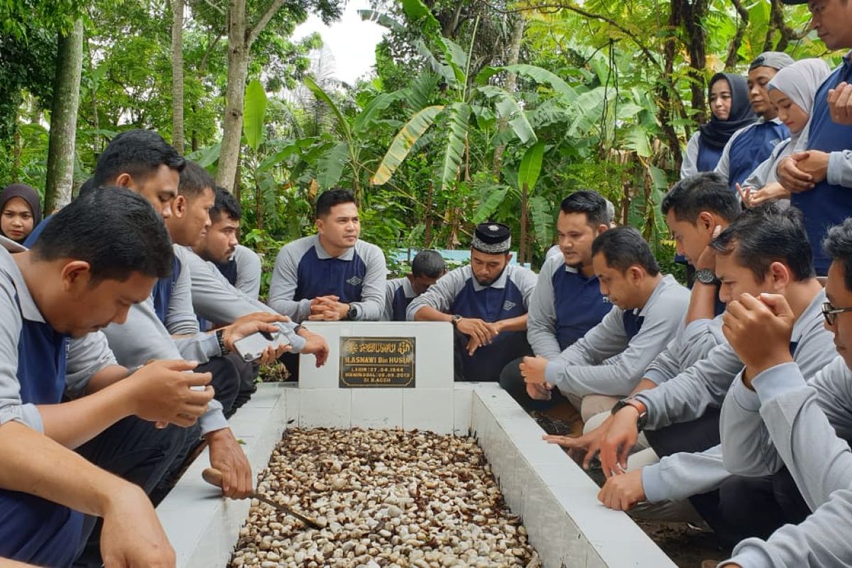 Maknai 91 tahun Sumpah Pemuda, DPD KNPI Aceh ziarahi makam sesepuh