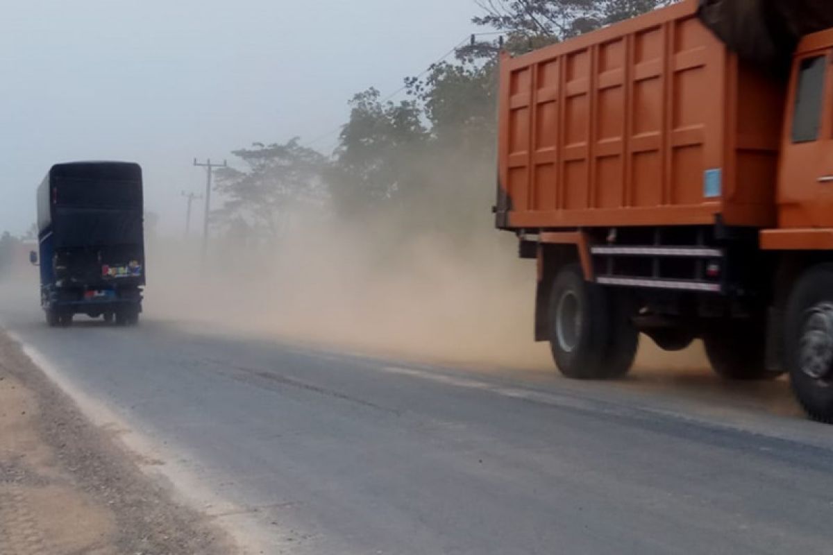 Masyarakat Mesuji keluhkan polusi asap  dari truk barang