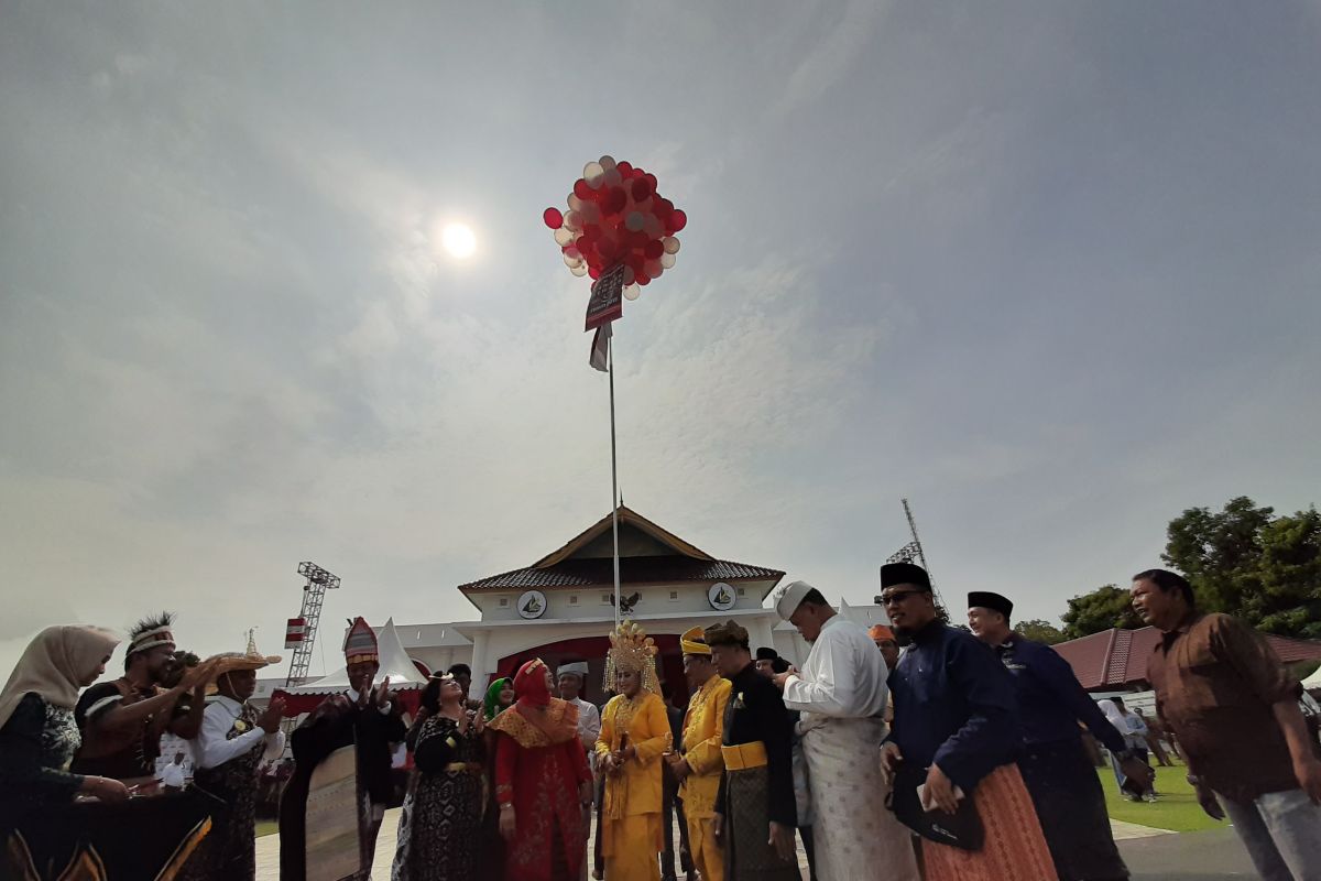 Plt Gubernur Kepri minta pemuda  ambil sisi positif dari kemajuan teknologi