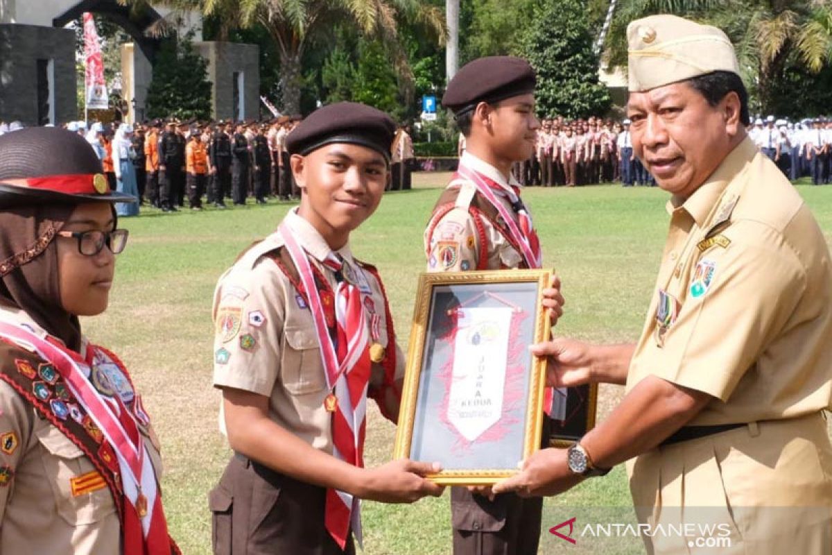 Wali Kota Magelang beri penghargaan pemuda berprestasi