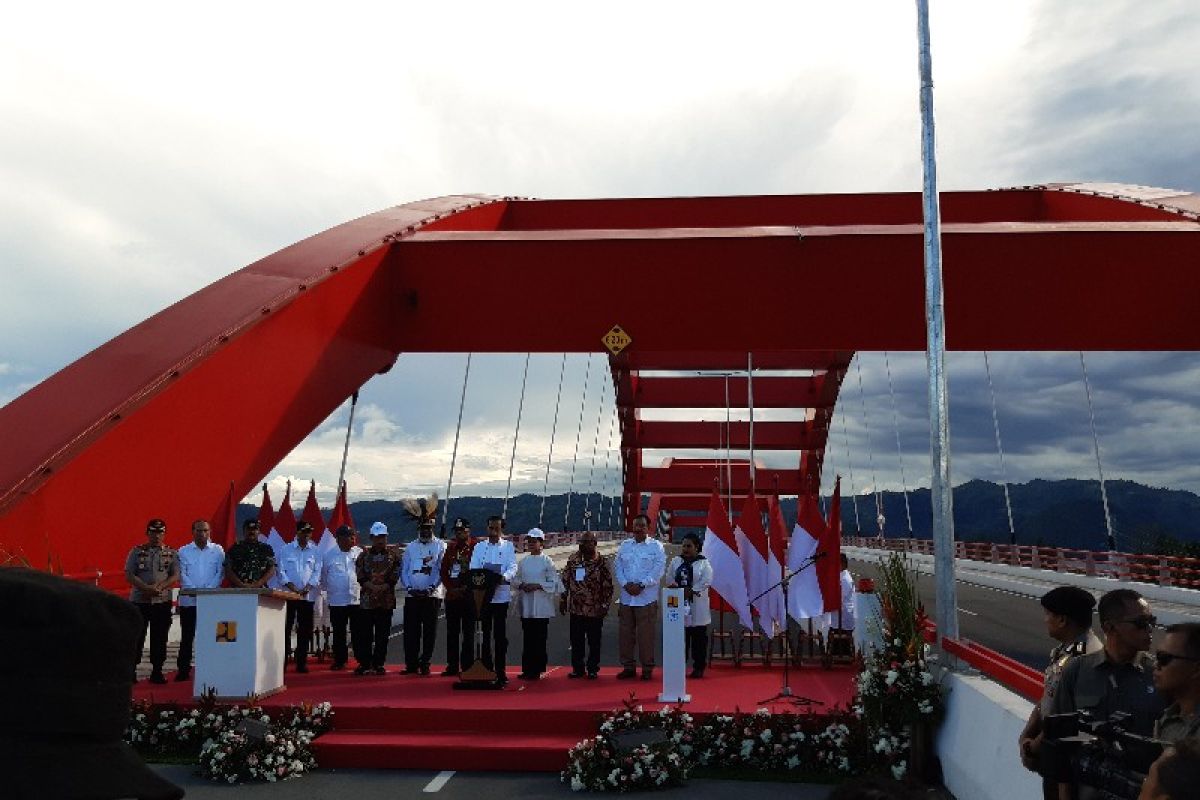 President Jokowi inaugurates Youtefa Bridge in Jayapura