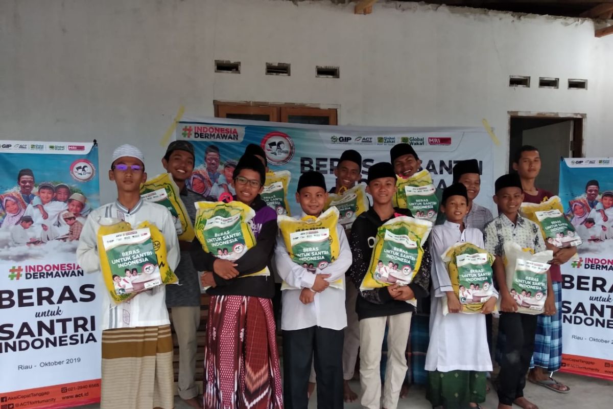 ACT salurkan satu ton beras untuk santri Pesantren Al Baido Pekanbaru