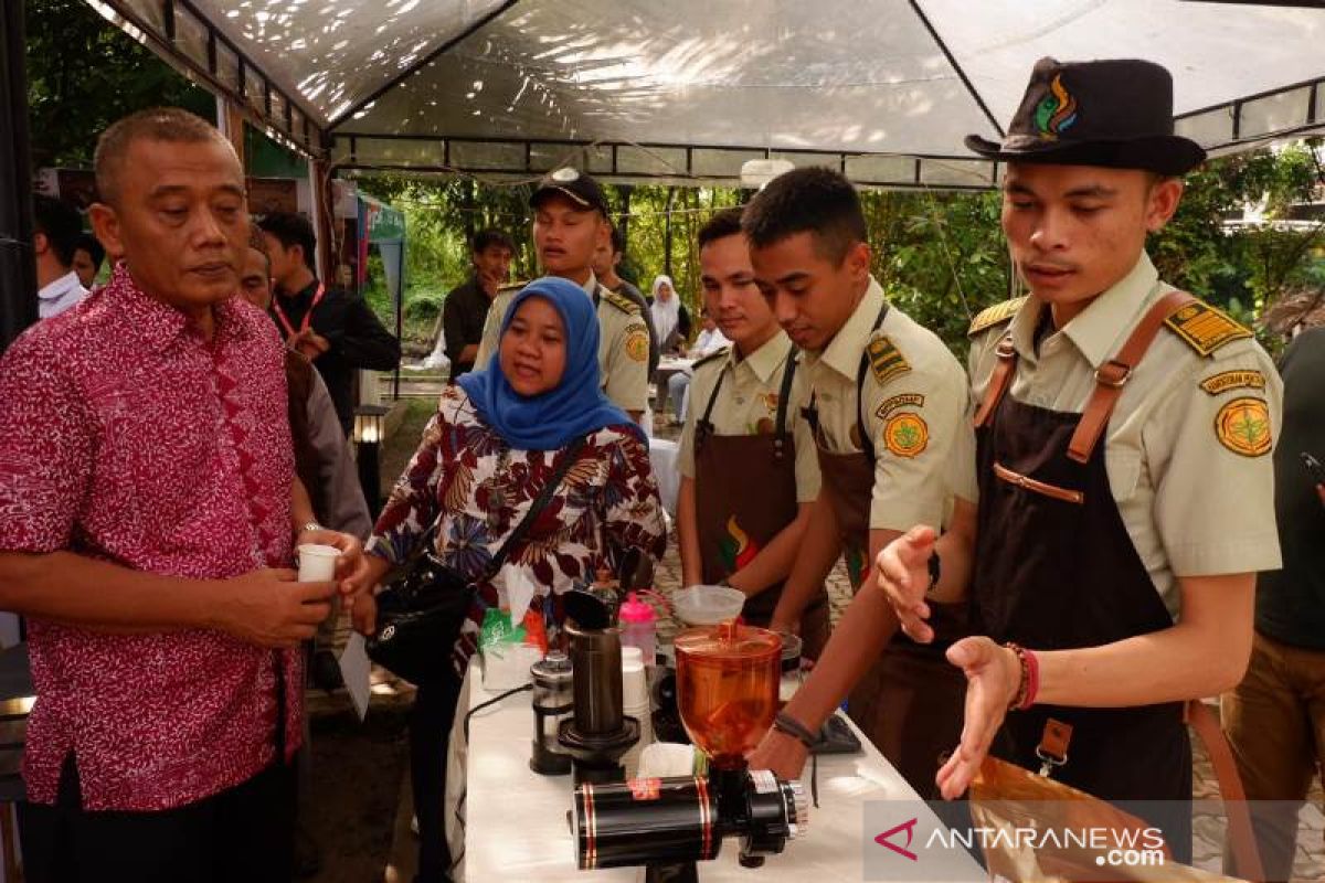 Barista Polbangtan Medan ramaikan Medan International Coffee Festival 2019 Six Edition