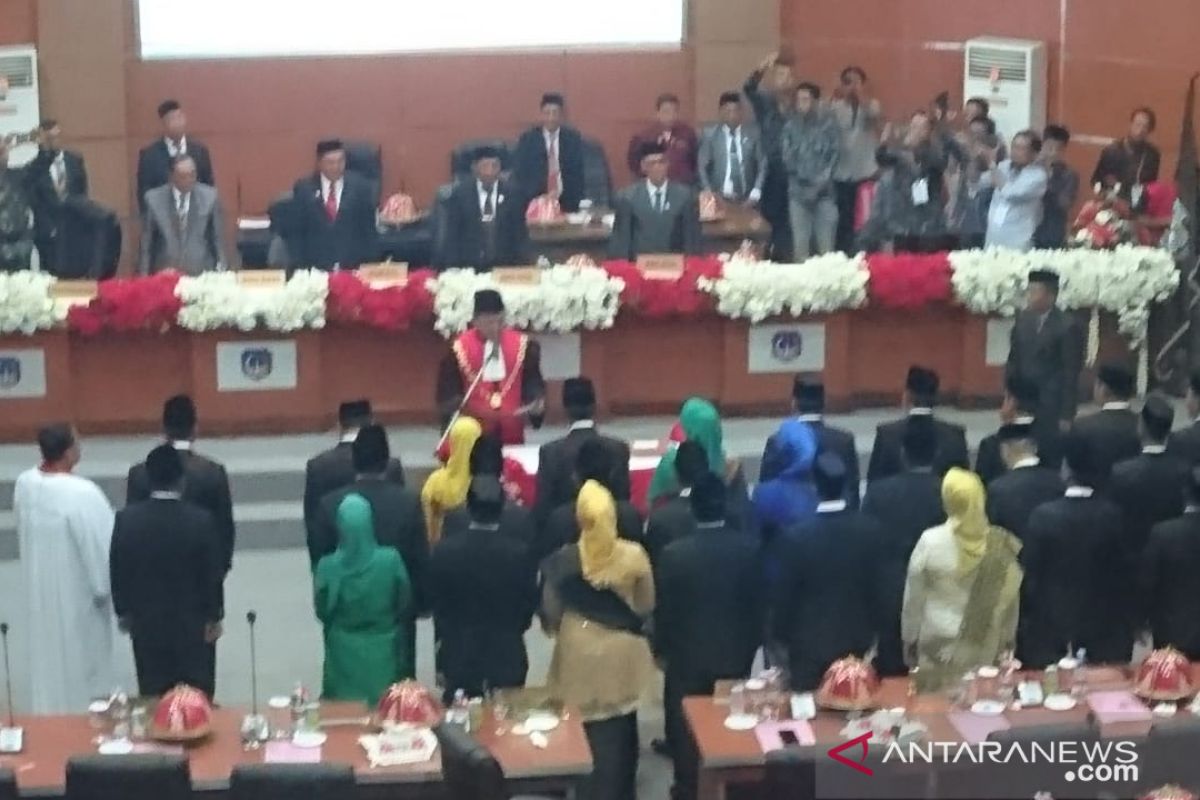 30 anggota DPRD Kolaka resmi dilantik