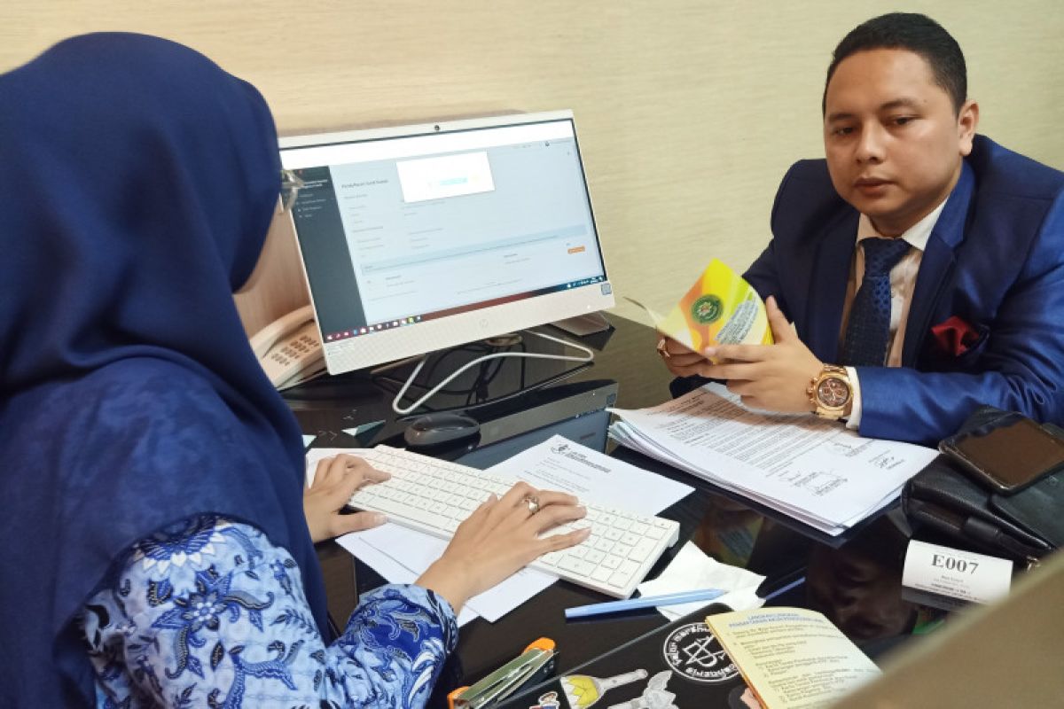 Guru honorer Sugianti minta pemerintah penuhi gaji Rp14 juta per bulan