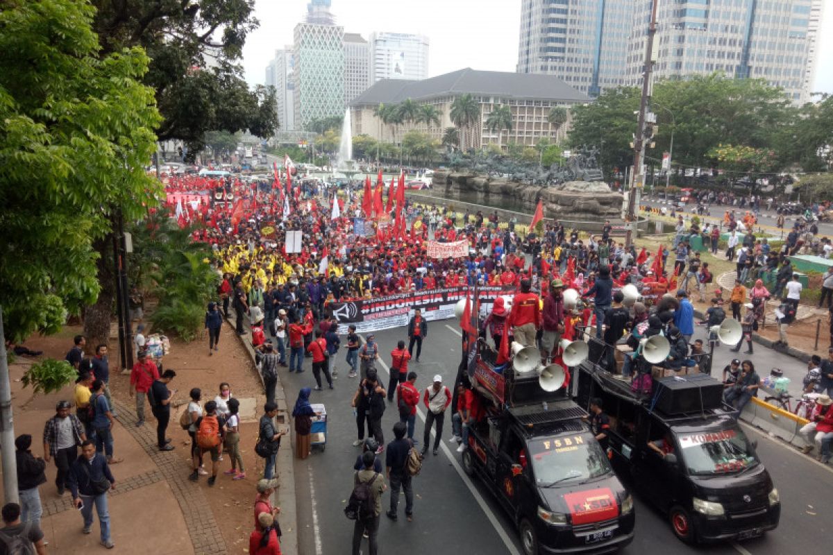 Massa Indonesia Memanggil bergerak menuju Istana Merdeka