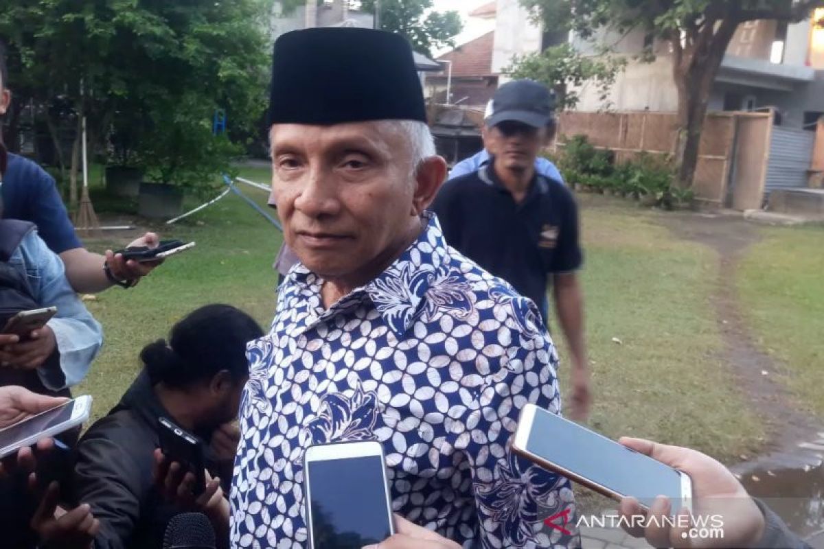 Amien Rais mengaku masih menahan diri untuk mengkritik Kabinet Jokowi