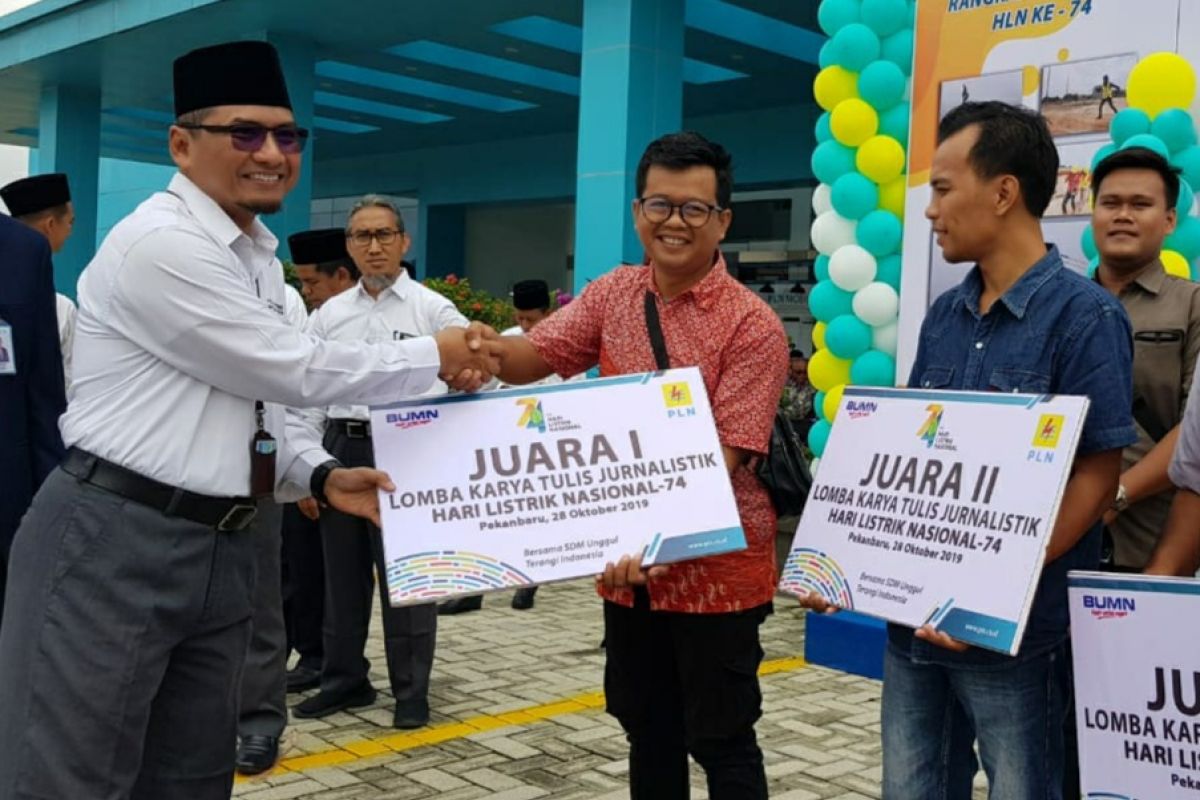 Jurnalis ANTARA raih juara pertama Hari Listrik Nasional Riau-Kepri