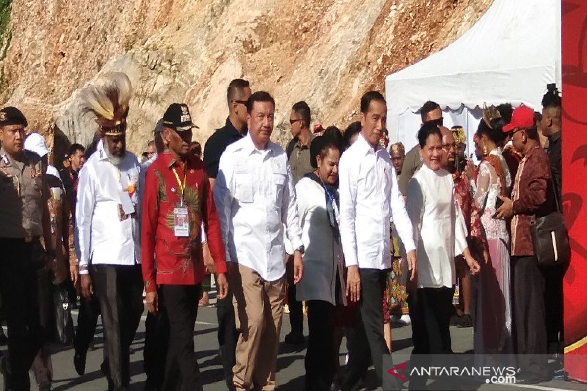 Tarian tradisional Youtefa sambut kedatangan Presiden Jokowi