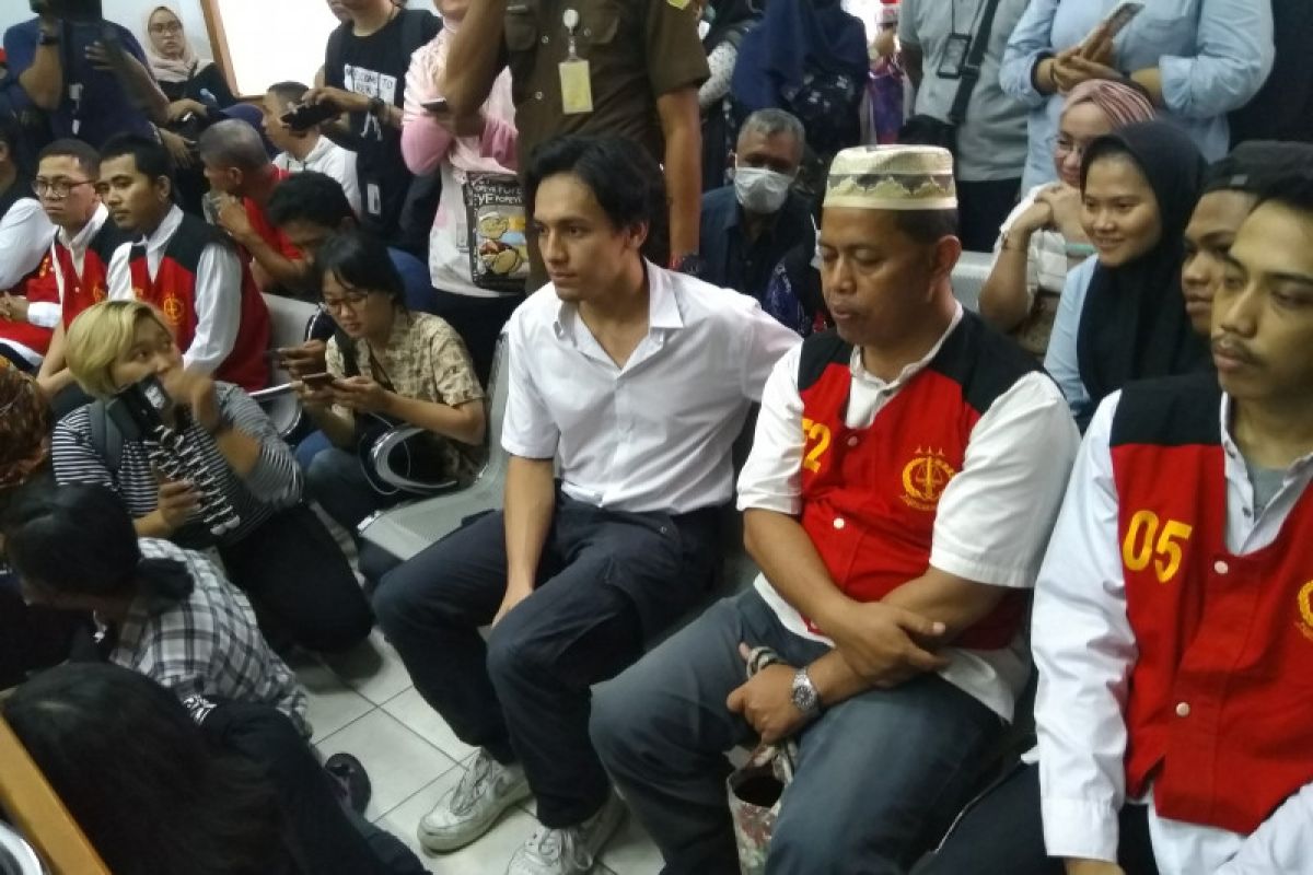 Aktor Jefri Nichol divonis tujuh bulan penjara