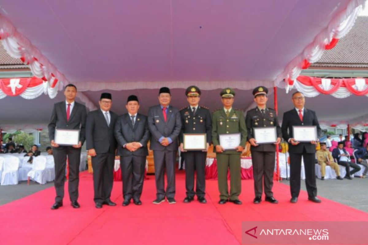 DPRD berikan penghargaan kepada Polres Bangka Selatan