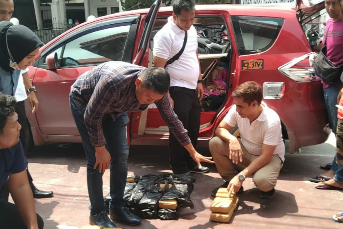 Polisi Riau bongkar peredaran puluhan kilogram ganja
