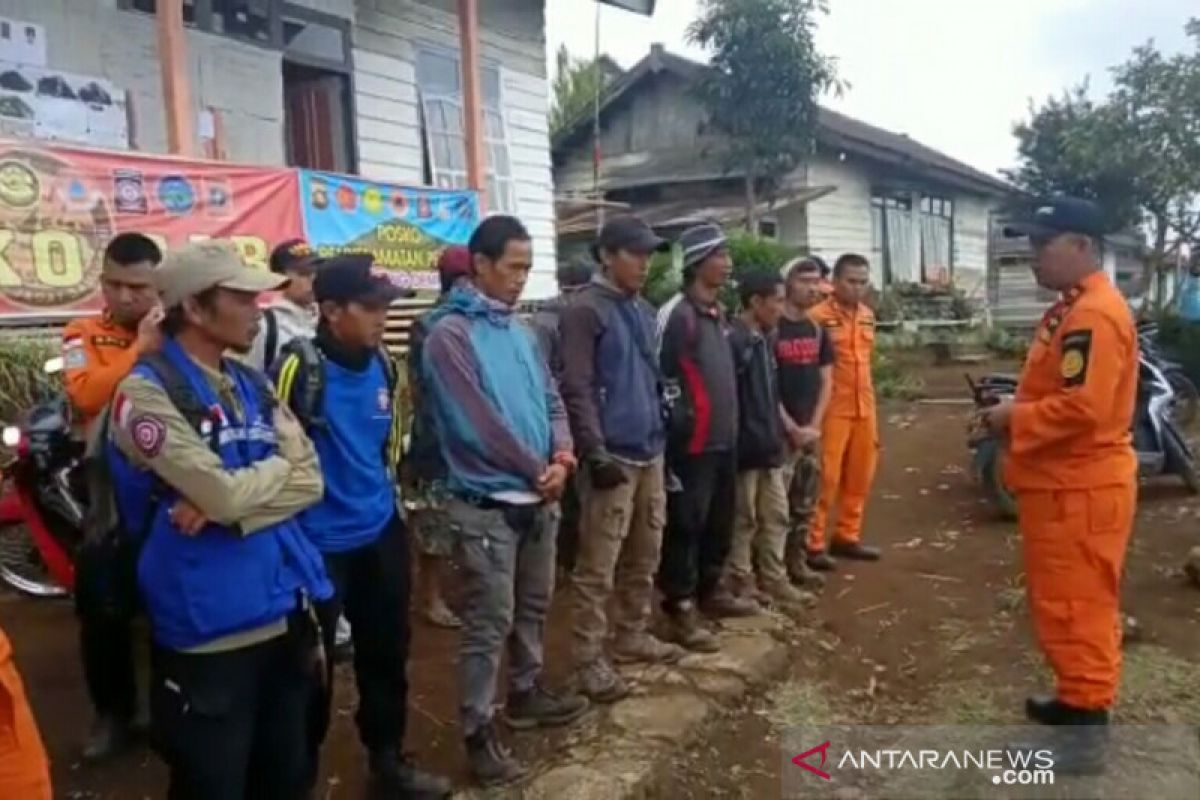 Dua remaja asal Jambi hilang di Gunung Dempo belum ditemukan, Tim SAR perpanjang masa pencarian