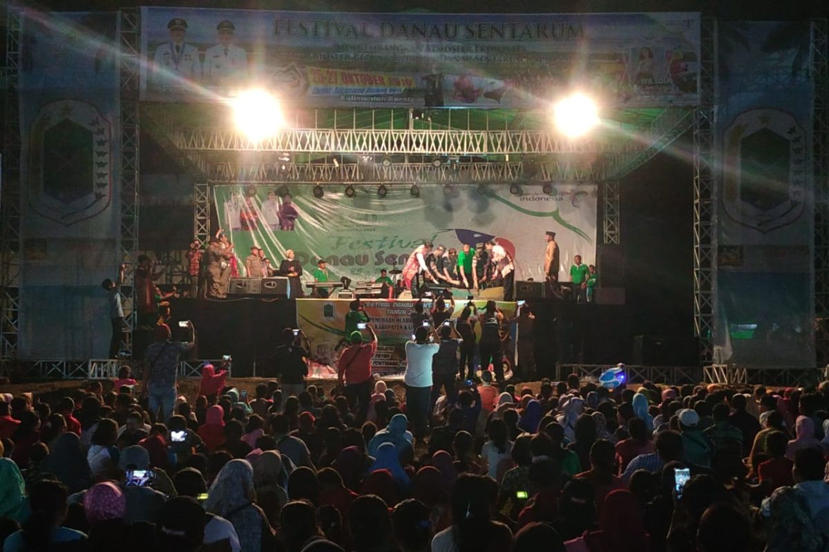 Bupati Kapuas Hulu tutup Festival Danau Sentarum 2019