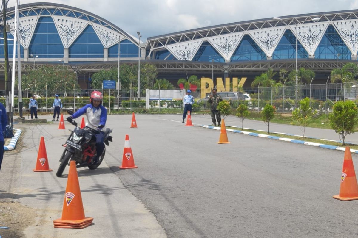 200 Prajurit TNI AU Lanud Supadio ikuti edukasi safety riding Astra Motor