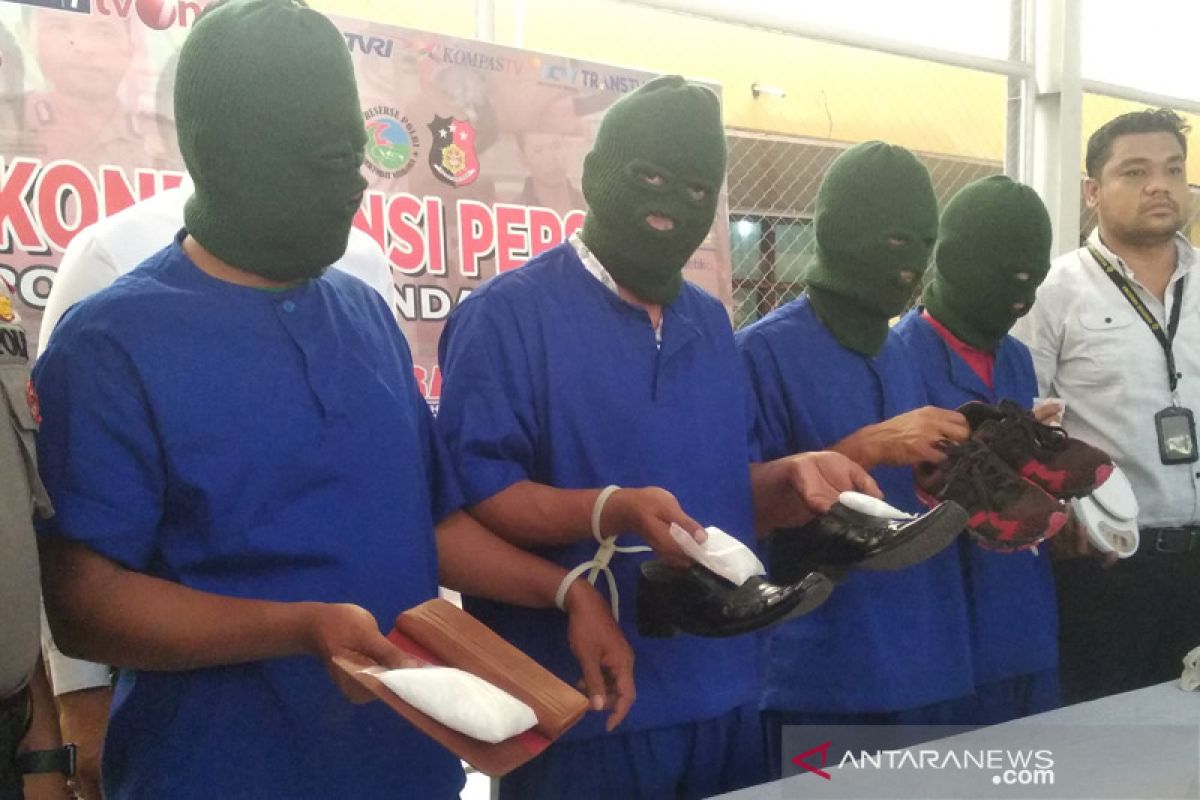 Polresta Banda Aceh tangkap empat kurir narkoba di Bandara  SIM