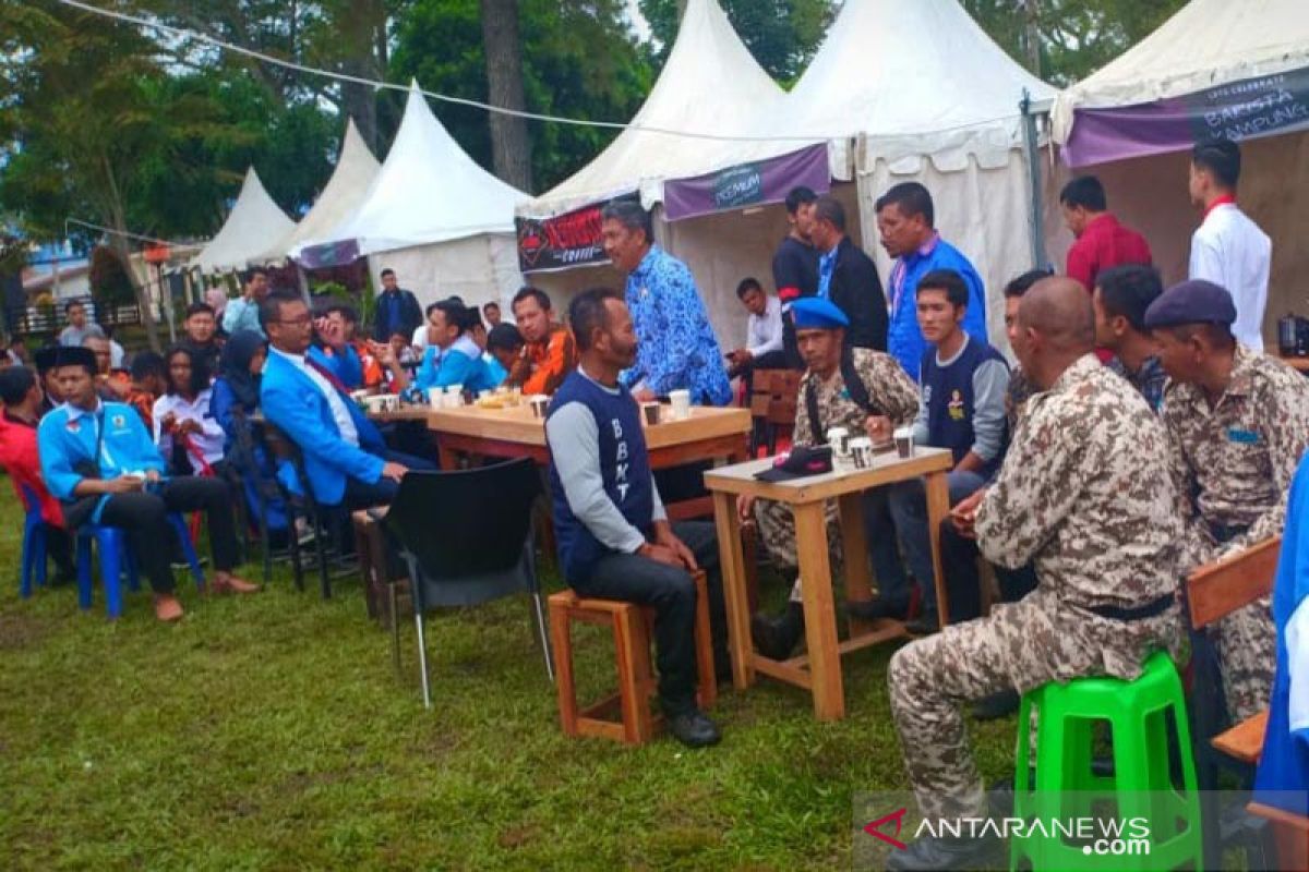 Di Takengon, pemuda ngopi bareng dalam rangka Hari Sumpah Pemuda