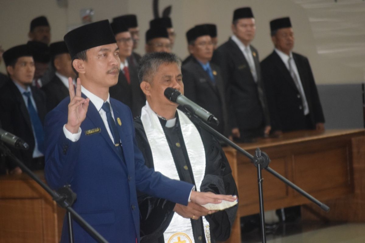 Pimpinan DPRD Sintang Dilantik