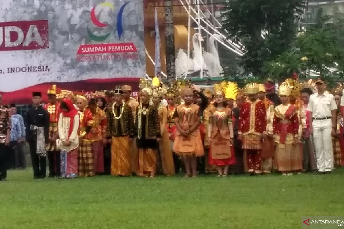 Kenakan pakai adat pelajar Jambi peringati Hari Sumpah Pemuda