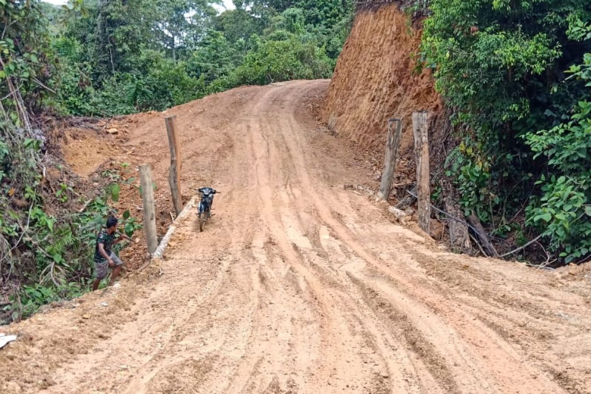 Pengerjaan jalan dan jembatan dilokasi TMMD selesai