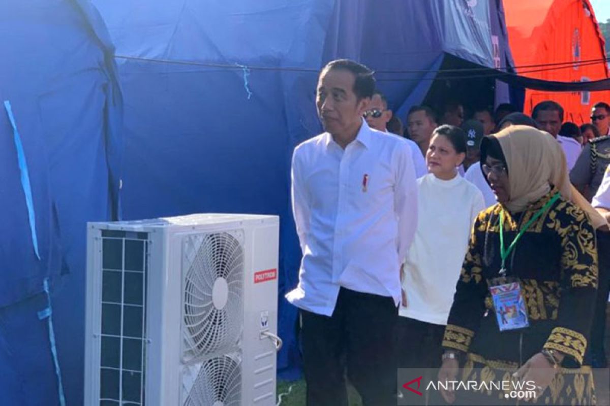Presiden disambut antusias saat tinjau Posko Pengungsi di Ambon
