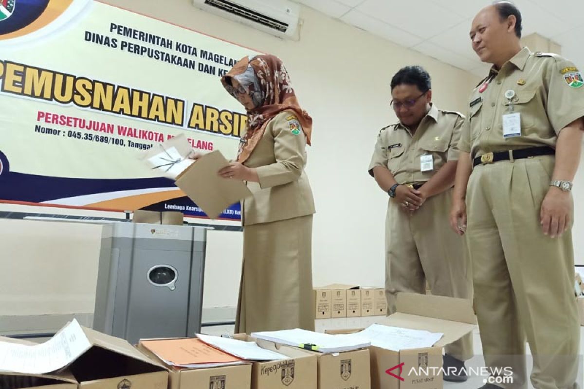 Pemkot Magelang  musnahkan 18.370 arsip gunakan alat cacah