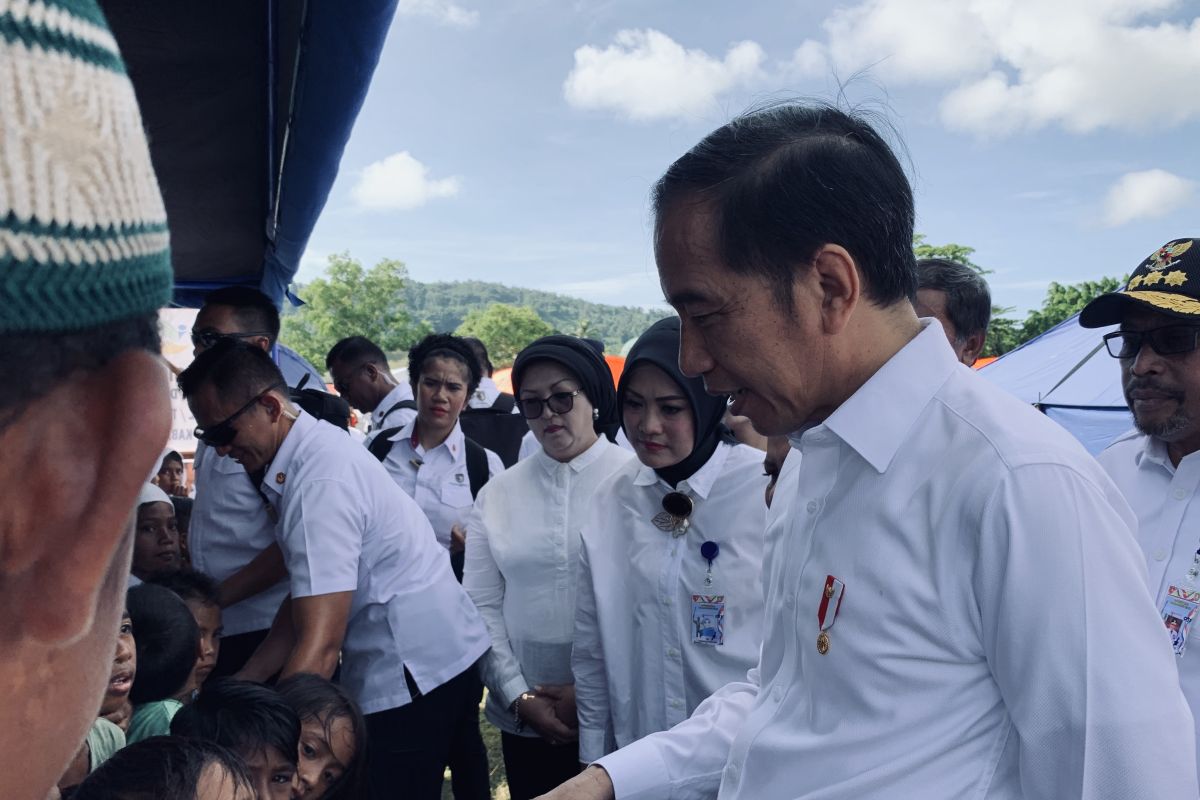 Jokowi minta konsep rumah tahan gempa NTB diterapkan di Ambon