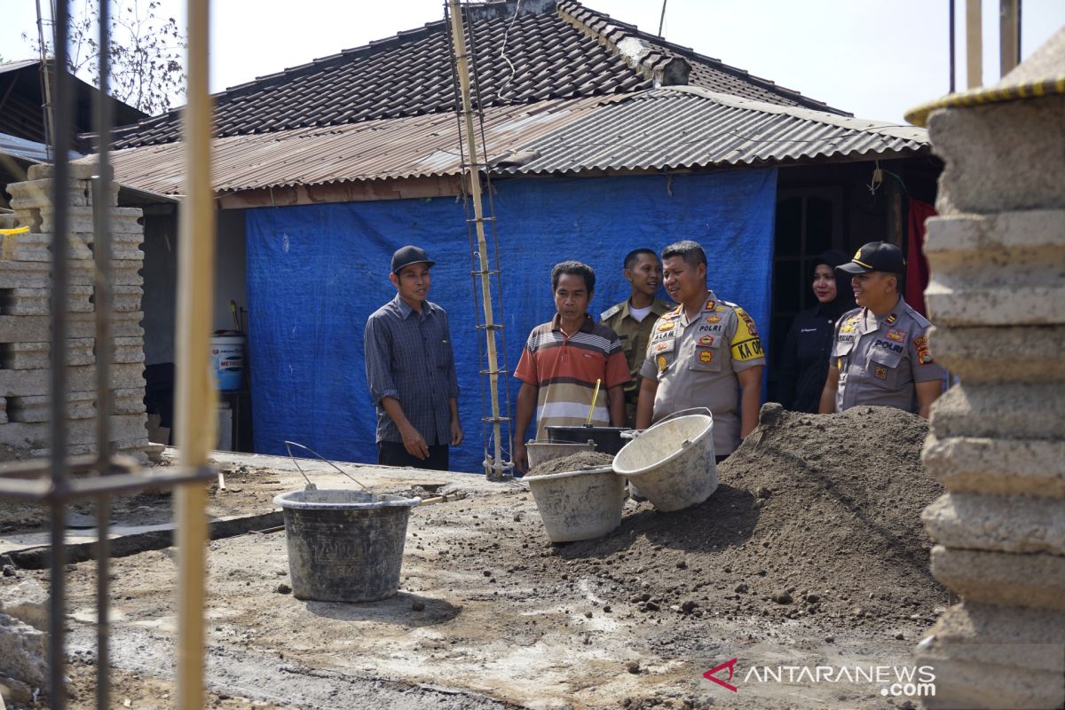 Kapolres Mataram mengecek korban penggelapan dana gempa Desa Sigerongan