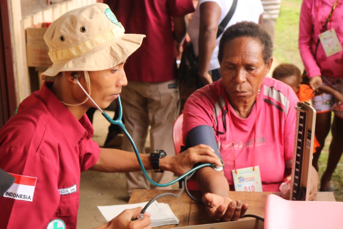 Tim Medis Korindo Group keluar masuk hutan Papua demi Mengobati Masyarakat