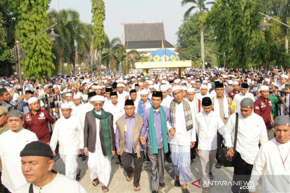 Ribuan Jamaah sambut Ustadz Abdul Somad