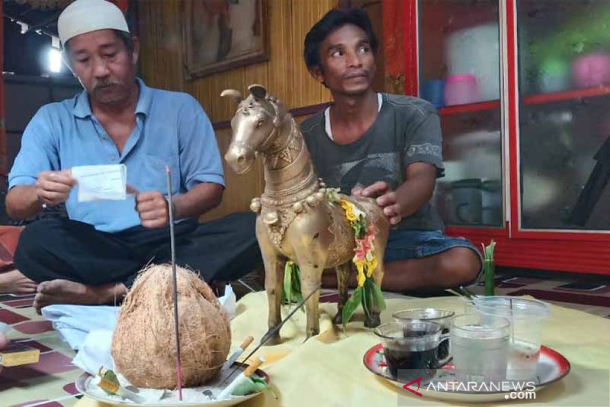 Patung kuda ditemukan di Sungai Kahayan diyakini memiliki roh gaib