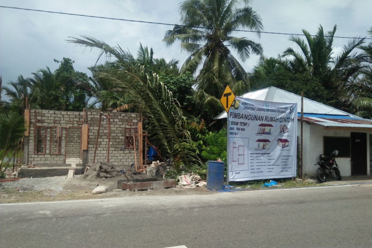 Rumah tahan gempa dibangun warga Morela di Desa Waai-Maluku Tengah