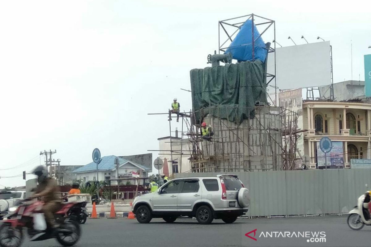 Tiba di Bengkulu, patung Fatmawati dipasang di Simpang Lima