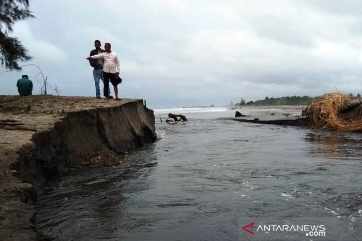 Abrasi ancam permukiman warga, BPBD Agam surati BWS Sumatera V