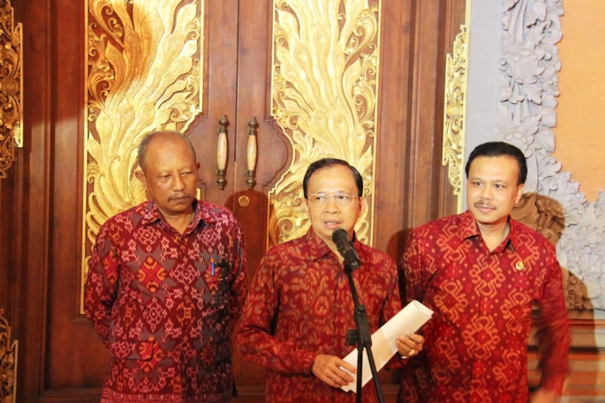 Gubernur Bali minta tiga kabupaten hentikan buang sampah ke TPA Suwung