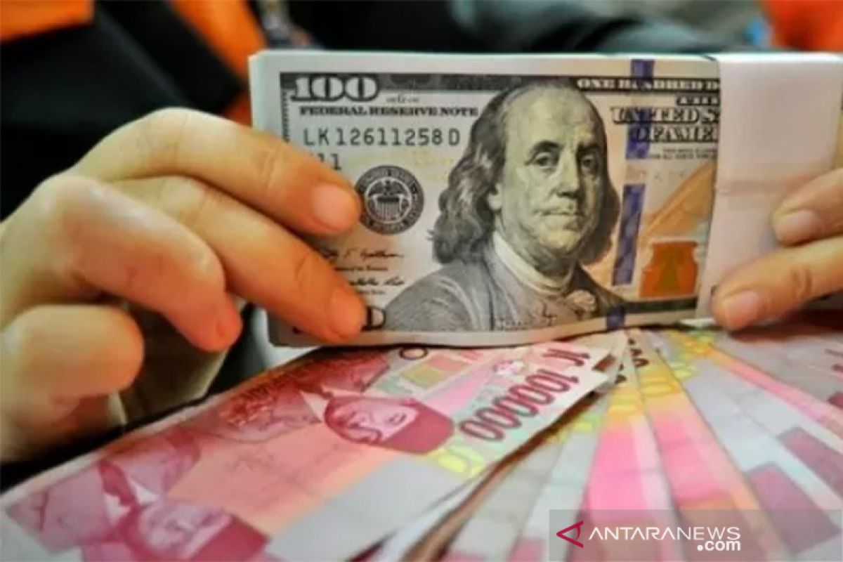 Rupiah akhir pekan melemah, tertekan imbal hasil obligasi AS naik lagi