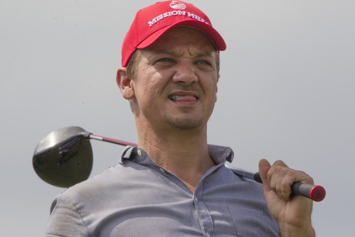 Bintang "The Avengers" Jeremy Renner dituduh gigit putrinya