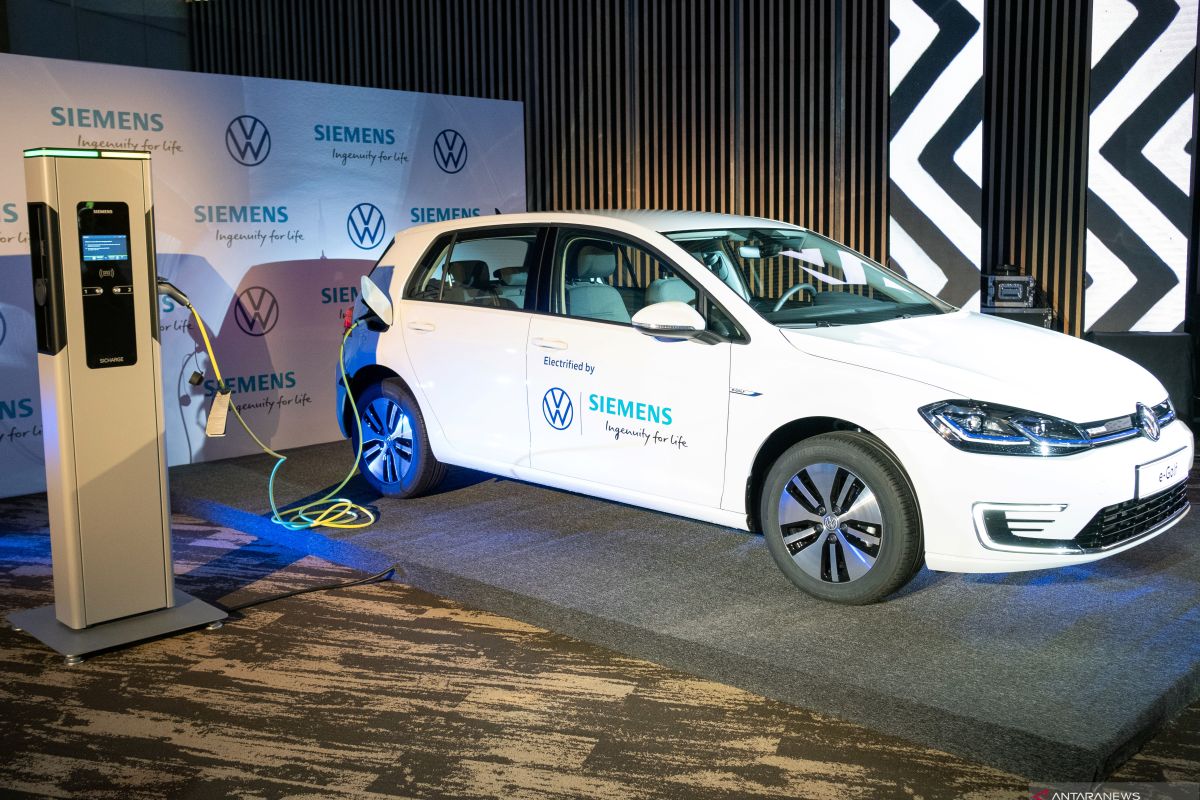 Volkswagen kirim mobil listrik eGolf sampai ke Rwanda